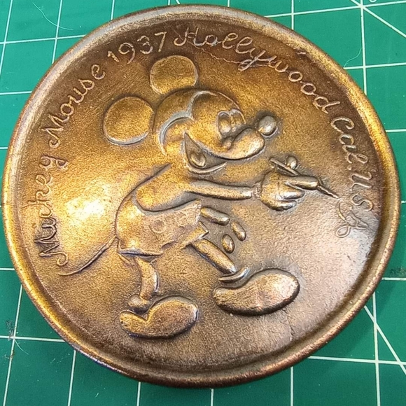 Nice Lot of Disney Mickey & Antique  & Vintage Collectables - Picture 2 of 4